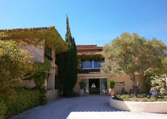 83 Hotel Le Lavandou