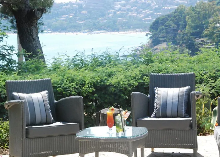 83 Hotel Le Lavandou